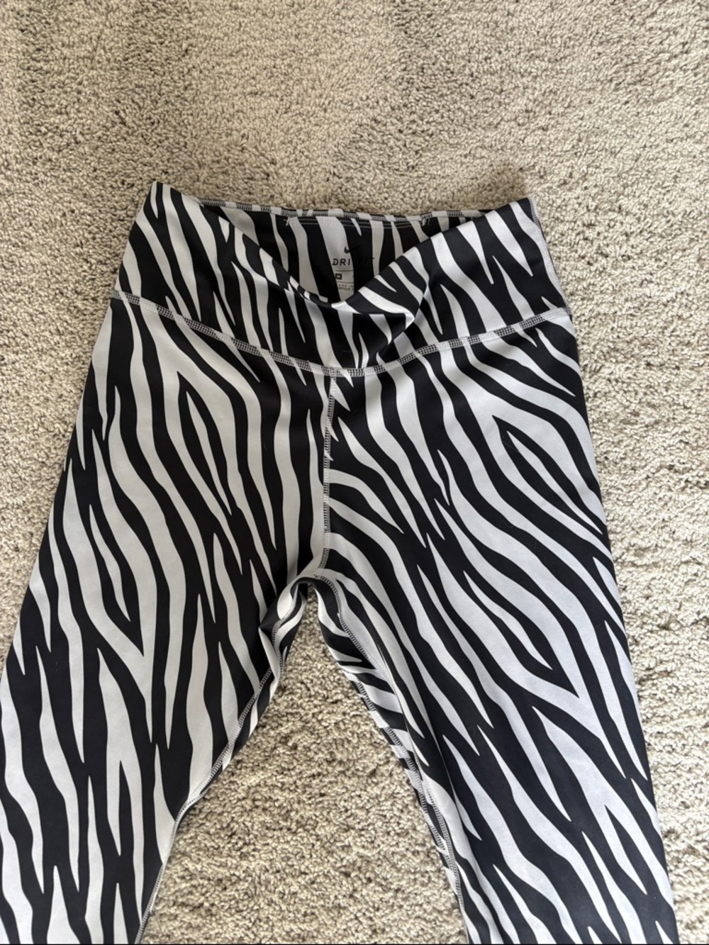 Nike dry fit medium women’s work out tights. - Picture 3 of 4